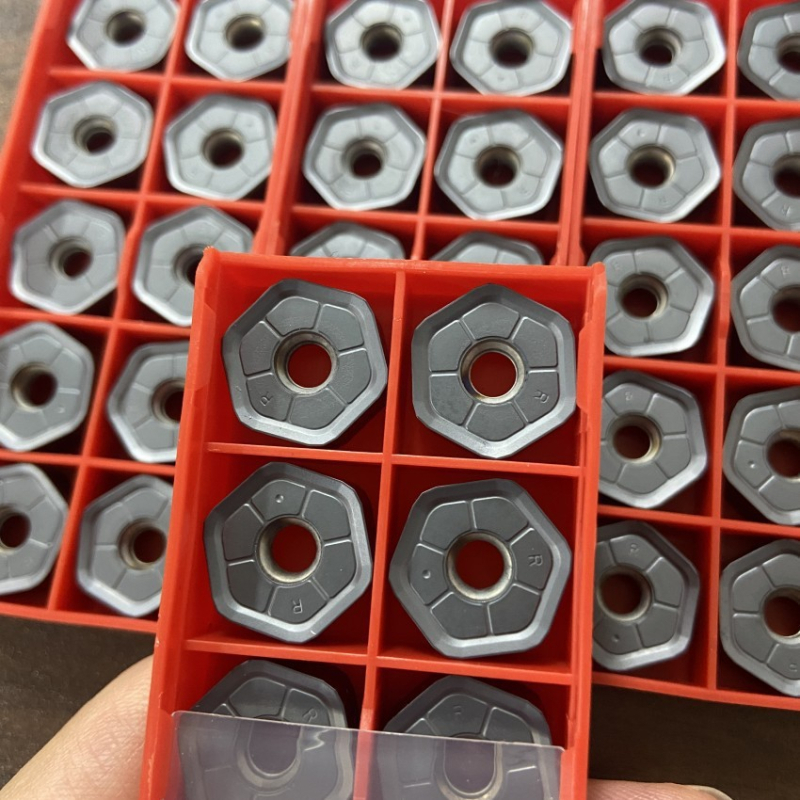 Lama de frezat CNC, unghi de 45°, model HNGX0906ANSN-R, pentru prelucrarea oțelului, oțelului inoxidabil și fontă.