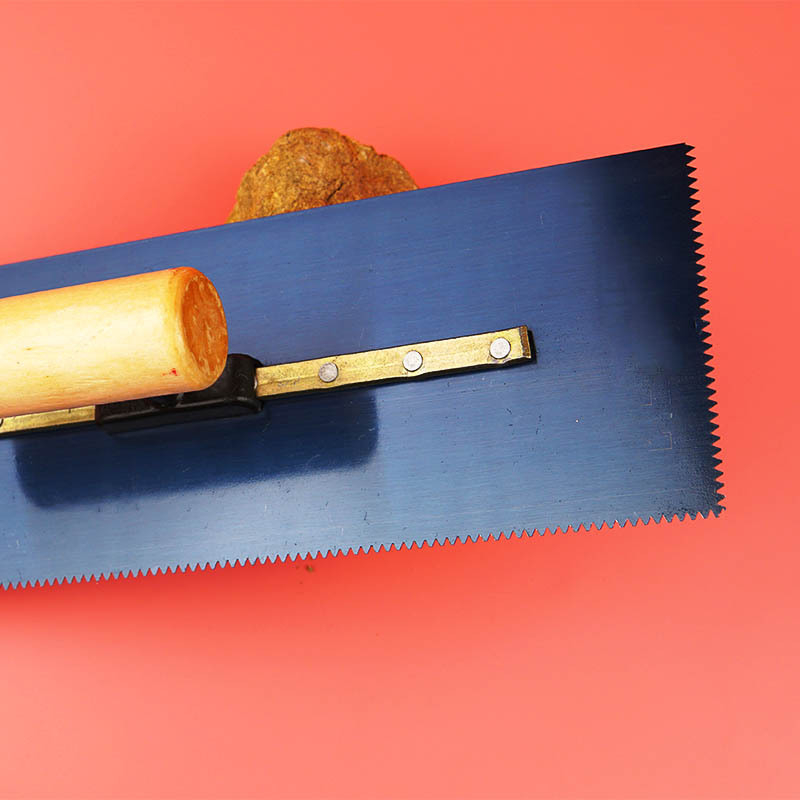 Spatulă autonivelantă cu dinți fini pentru etanșare și podele epoxidice (Grosime: 0,5 mm)