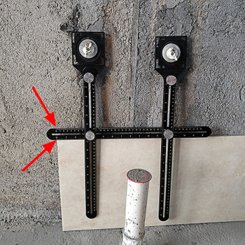 Csempék nyitó helymeghatározó – univerzálisan állítható muráreszköz, rozsdamentes acél, többfunkciós kiegészítő a csempékhez; márka Camp Nou, modell Tile opening locator, felhasználási terület: falazás