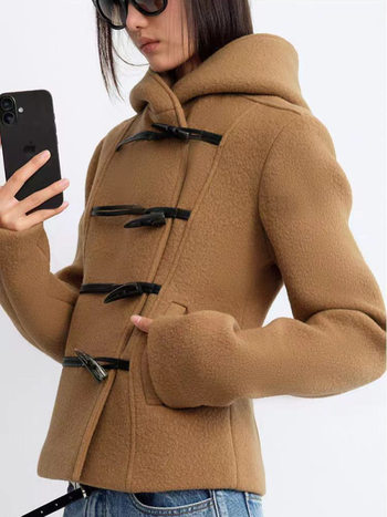 Palto din lână pentru femei cu glugă, nasturi din corn, detalii patchwork, croială lejeră, lungime medie, țesătură groasă