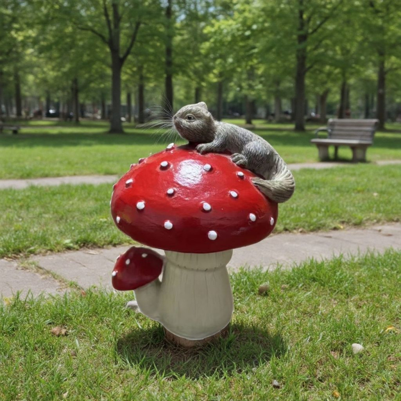 Ornament decorativ din rășină, temă ciupercă și veveriță, stil modern minimalist