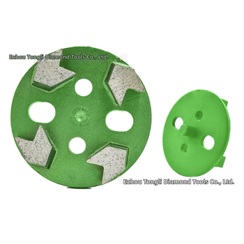 Diamantová brúsna hlava s šípovitými zubami, model s 5 otvorami, na renováciu starých epoxidových podláh a brúsenie betónu