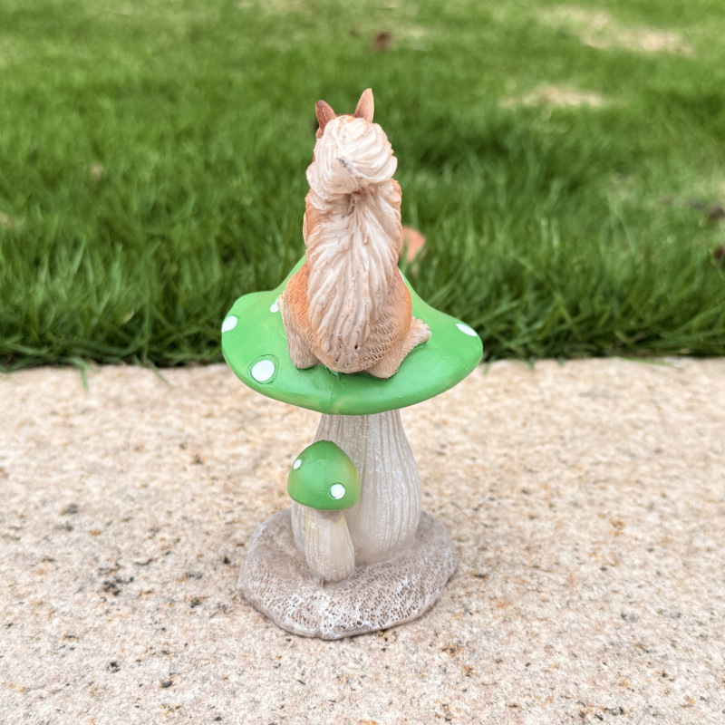 Statuie din rășină cu veveriță și ciupercă pentru grădină – Stil modern minimalist, Meșteșug: Alt, Cod producție ZJKBC0480C, Brand Kaleidoscope crafts