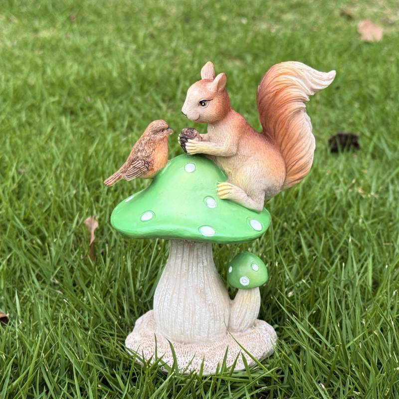 Statuie din rășină cu veveriță și ciupercă pentru grădină – Stil modern minimalist, Meșteșug: Alt, Cod producție ZJKBC0480C, Brand Kaleidoscope crafts