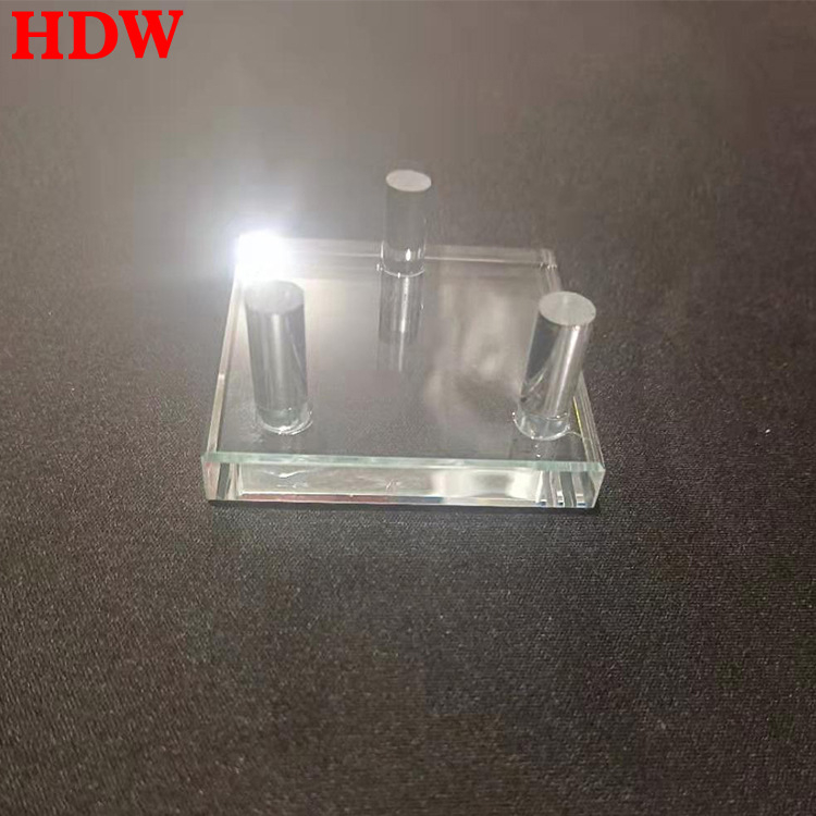 Suport de afișare din cristal pentru mostre mineralogice, cu bază din cristal