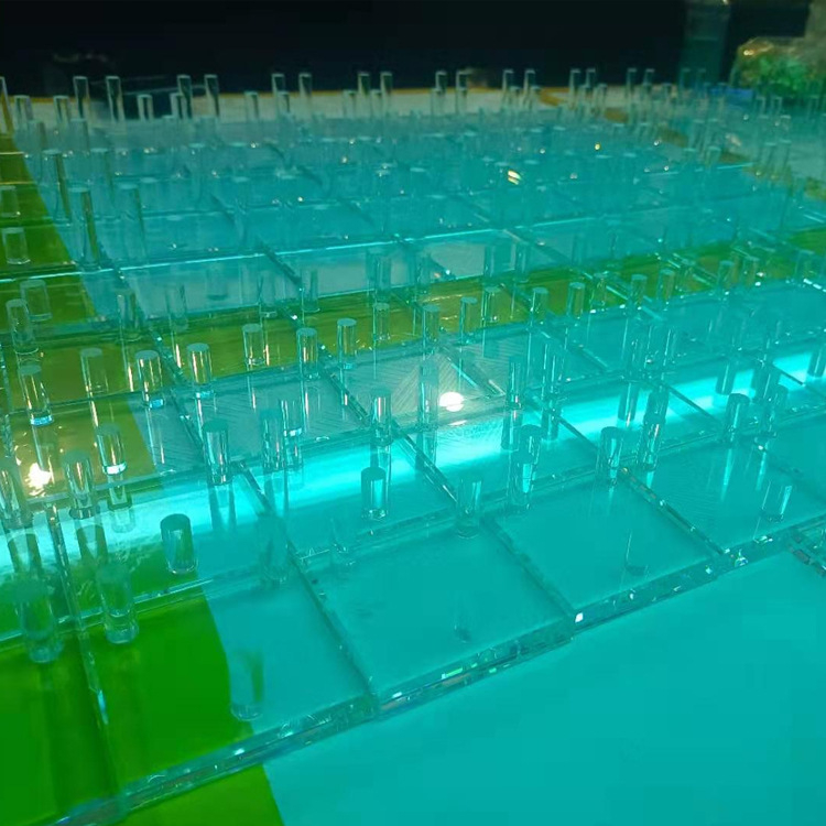 Suport de afișare din cristal pentru mostre mineralogice, cu bază din cristal