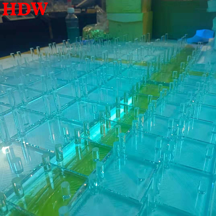 Suport de afișare din cristal pentru mostre mineralogice, cu bază din cristal