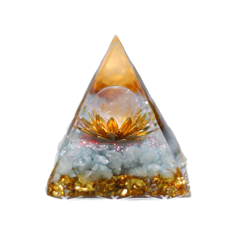 Desktop kristalni ukras u obliku lotos-piramide – QUANCHENMEI; Materijal: kristal; Oblik: geometrijska lotos-piramida; Pakiranje: karton; Idealan poklon za rođendan, preseljenje i zabavu.