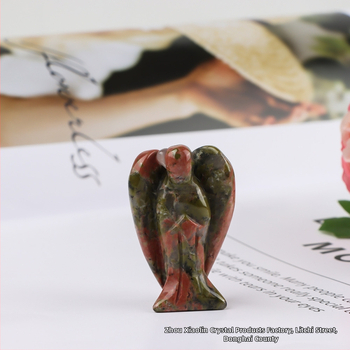 Krištalna anđel figurica – mala ukrasna statuica za ured i dom