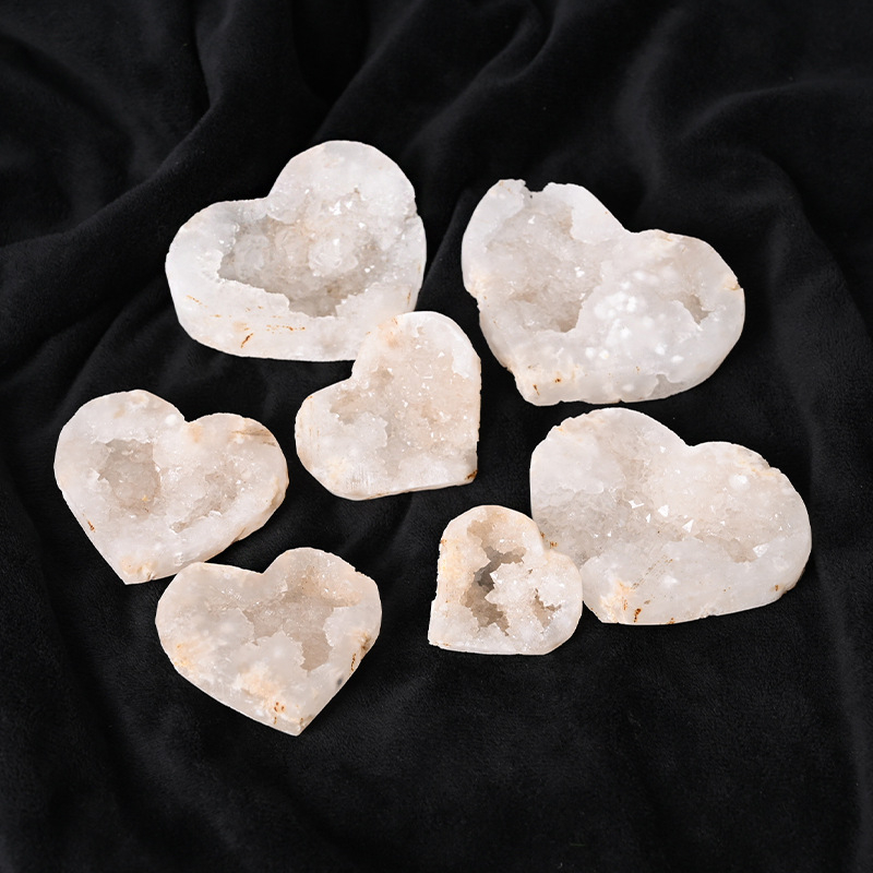 Ornament inimă din cristal geode natural, marcă Chuse, cristal natural, stil modern minimalist, ambalaj carton