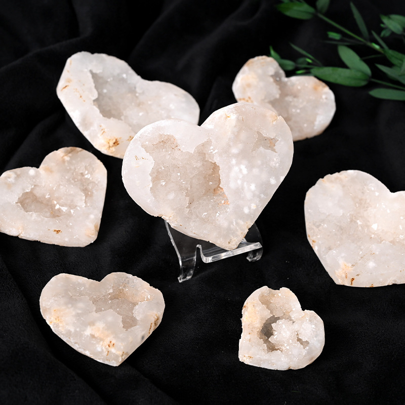 Ornament inimă din cristal geode natural, marcă Chuse, cristal natural, stil modern minimalist, ambalaj carton