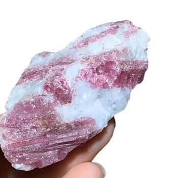 Turmalin nyers kő dekoráció, kristálypéldány aromaterápiás diffúzorhoz, modern-minimalista stílus