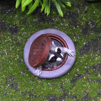 Yizun Figurica od smole raccoon – Dekor za životinje, Poklon spreman, Kartonska ambalaža