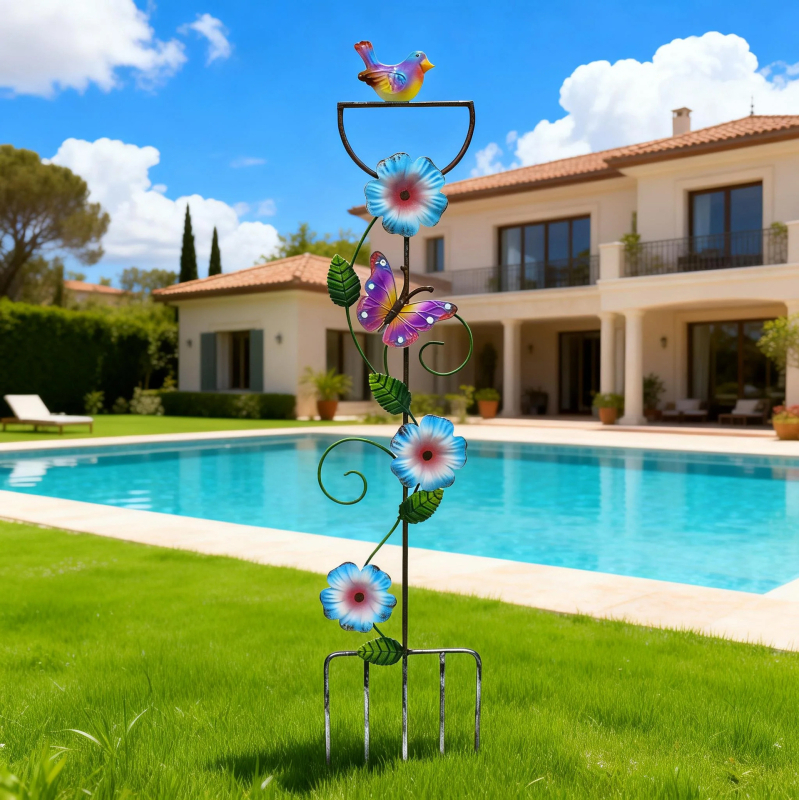 Pillangó alakú kerti vas – művészi kültéri vas szobor, földbe szúrható dísztárgy, kód 26A0082