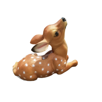 Gyanta szarvas kültéri kertbe – élethű szarvas szobor a kertben és a gyepen, gravírozás és polírozás, részben kézi és részben mechanikus gyártás, ajándékba adható