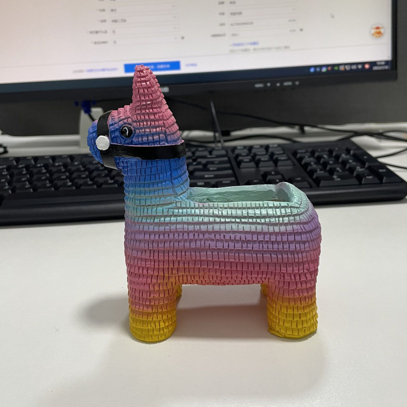 Gyantából készült asztali dekorfigura – szivárványos póni sukulent cseréphez