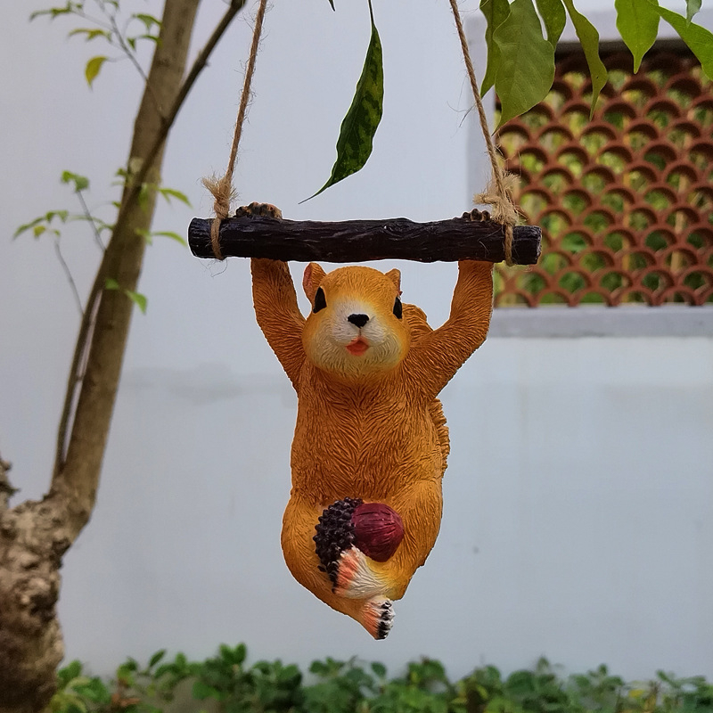 Kis mókusz gyanta függő dísz kerthez és teraszra, természetes gyanta, gyanta kézműves termékek, kartoncsomagolás