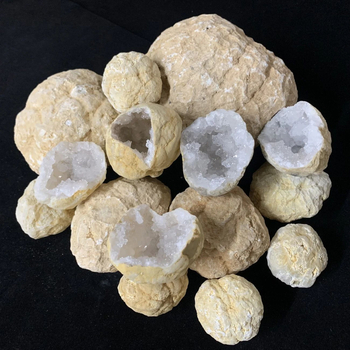 Fehér achát geóda – irodai dekoráció, modern minimalist stílus, gravírozás és polírozás, Stone Brothers