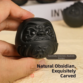 Prirodni kristalni obsidijan Daruma — ručno držani ukras
