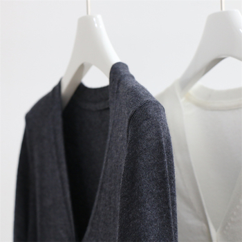 Cardigan din lână – amestec, guler în V, mâneci lungi, croială lejeră — sezon toamnă/iarnă