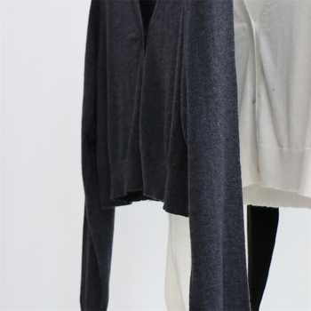 Cardigan din lână – amestec, guler în V, mâneci lungi, croială lejeră — sezon toamnă/iarnă