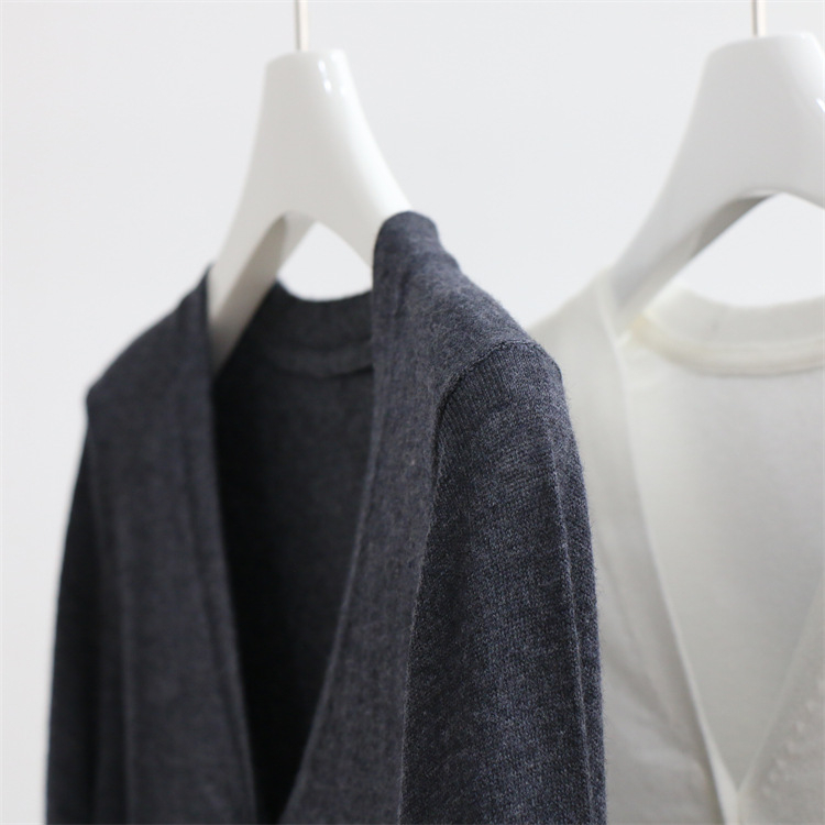 Cardigan din lână – amestec, guler în V, mâneci lungi, croială lejeră — sezon toamnă/iarnă