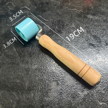 Ravna plastična pritiskna kolut za spojeve tapeta (Model OU-656; Materijal: plastika; Oblik: ravno; Primjena: pritiskanje spojeva tapeta)
