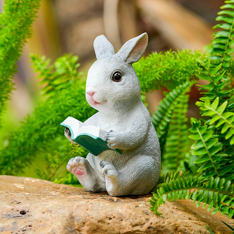 Smolnata vrtna miniatura s slatkim zekom za vanjski mikropejzaž — idiličan stil; Materijal: smola; Stil: idiličan; Tema: slatki zeko; Primjena: vrt/vanjski prostor
