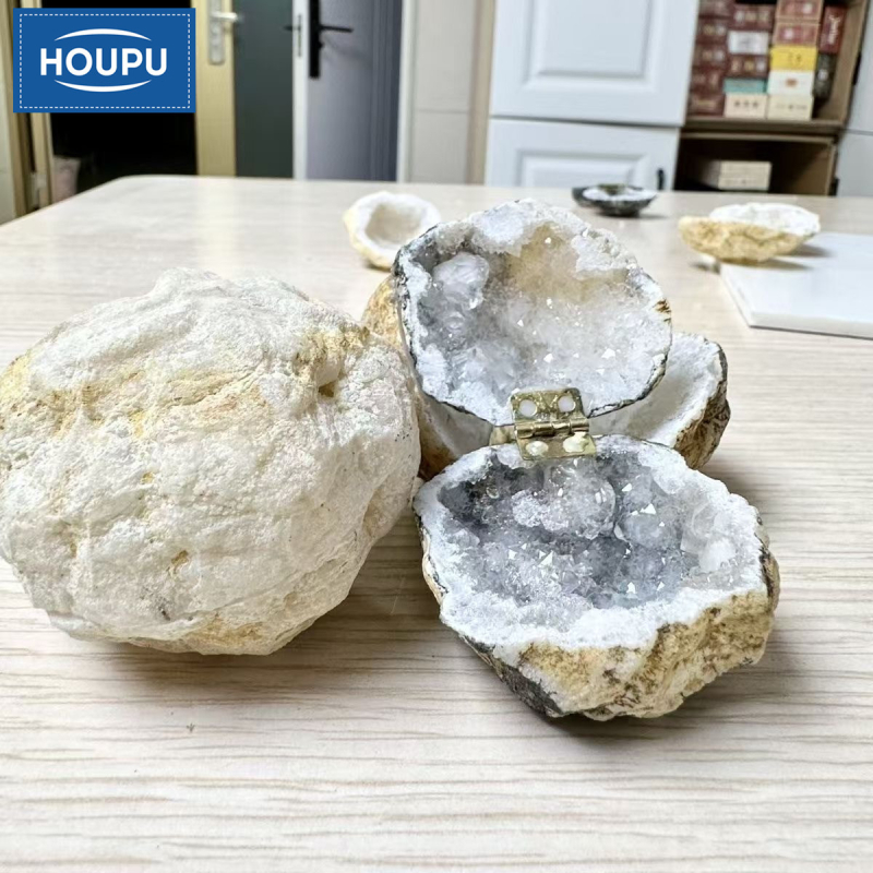 Geode κουτί κοσμημάτων με μαροκινού εσωτερικό, εμφάνιση ακατέργαστου λίθου, χειροποίητα κρυσταλλικά διακοσμήματα