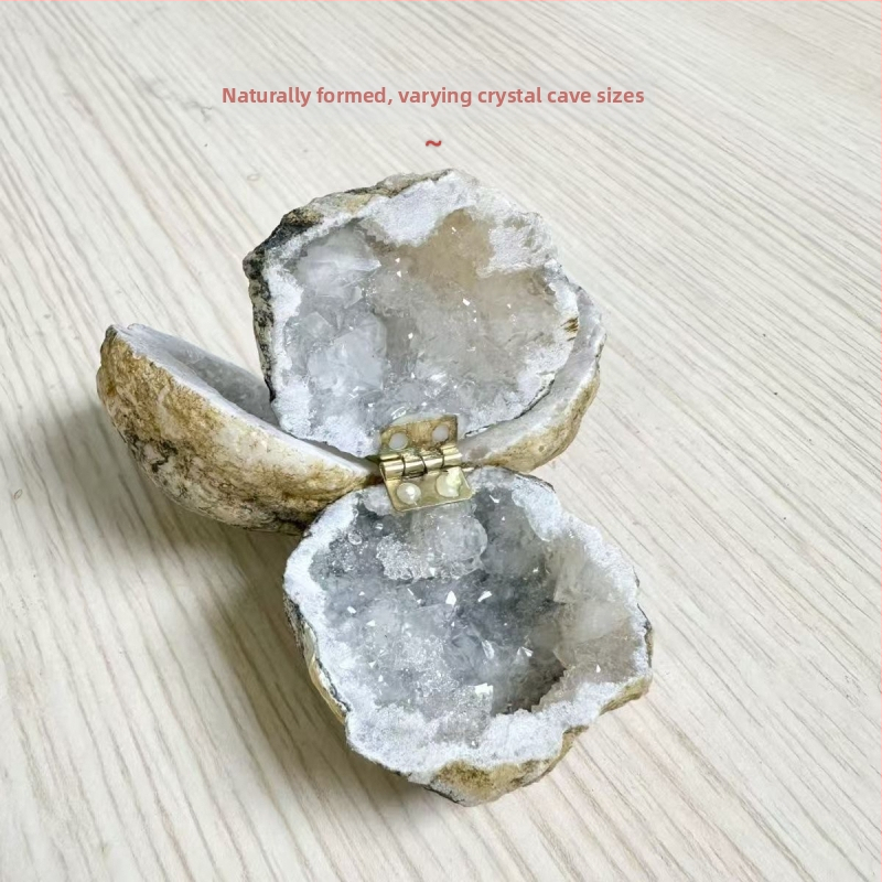 Geodová šperkovnica s marockým interiérom, vzhľad surového kameňa, ručná výroba krištáľových ozdôb