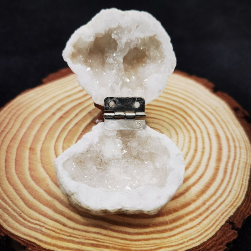 Geode κουτί κοσμημάτων με μαροκινού εσωτερικό, εμφάνιση ακατέργαστου λίθου, χειροποίητα κρυσταλλικά διακοσμήματα