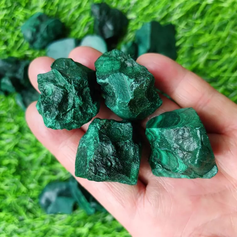 Kristályos ásványi példány akváriumi díszítéshez, geometriai forma, PP zacskóban csomagolva, oktató jellegű ásványi példány