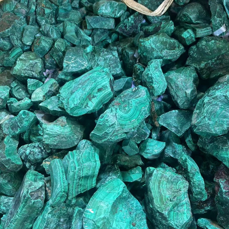 Kristályos ásványi példány akváriumi díszítéshez, geometriai forma, PP zacskóban csomagolva, oktató jellegű ásványi példány