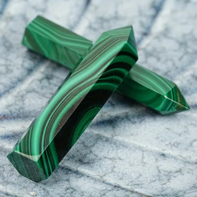 Asztali dísz kristályos oszlop — szintetikus kristály, hatszögletű oszlop éles csúccsal, asztali dekoráció, PP zacskó csomagolás