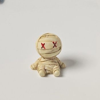 Gyanta Halloween asztali dísz: rajzfilmszerű múmia és szellem; Anyag: gyanta; Stílus: rajzfilm; Ajándék: születésnap; Ünnepek: Karácsony