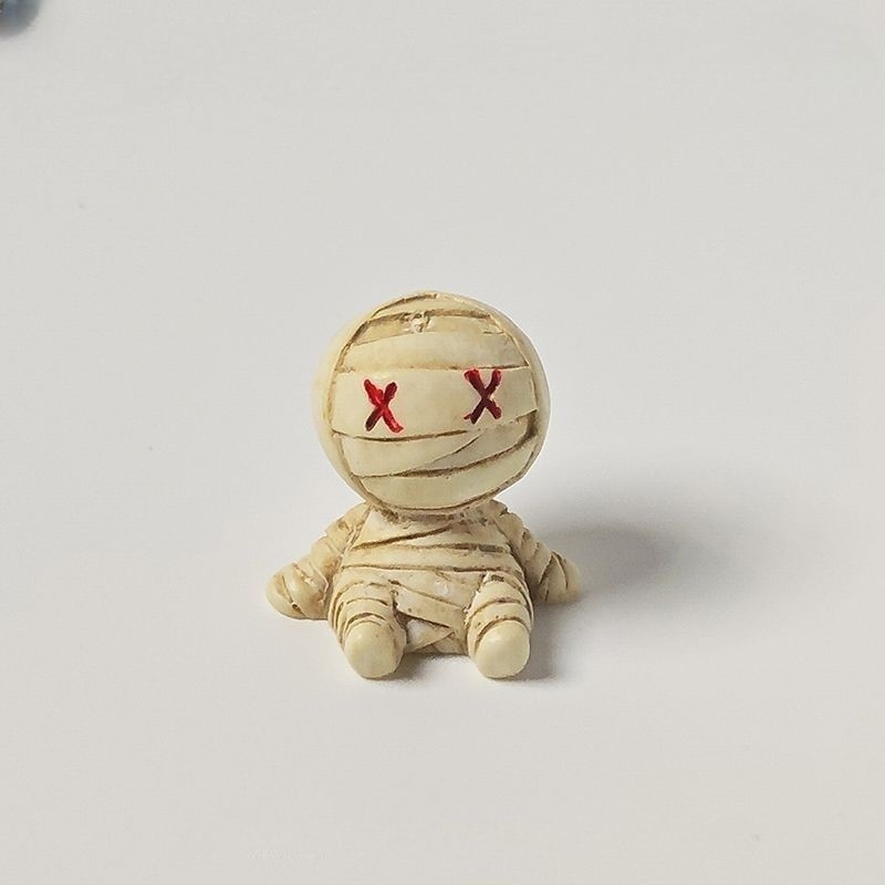 Gyanta Halloween asztali dísz: rajzfilmszerű múmia és szellem; Anyag: gyanta; Stílus: rajzfilm; Ajándék: születésnap; Ünnepek: Karácsony