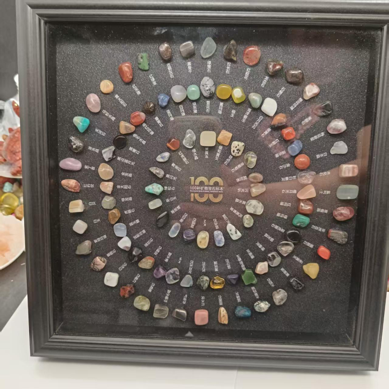 Geometrijski okvir za minerale uzorke s odvojivim kamenjem – kristalna dekoracija, moderni minimalistički stil