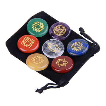 Joga kamen ukras – prirodno poludrago kamenje, okrugli izrezbaren oblik, dekor Reiki Rune
