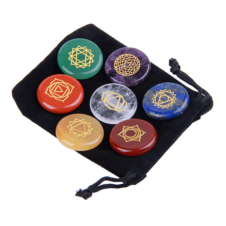 Joga kamen ukras – prirodno poludrago kamenje, okrugli izrezbaren oblik, dekor Reiki Rune