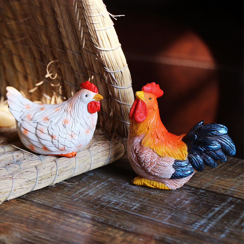 Vrtne ukrasne skulpture od smole – vjeverica, kokoš, žaba; Marka Zhuo Hua; Materijal: sintetička smola; Stil: pastoral