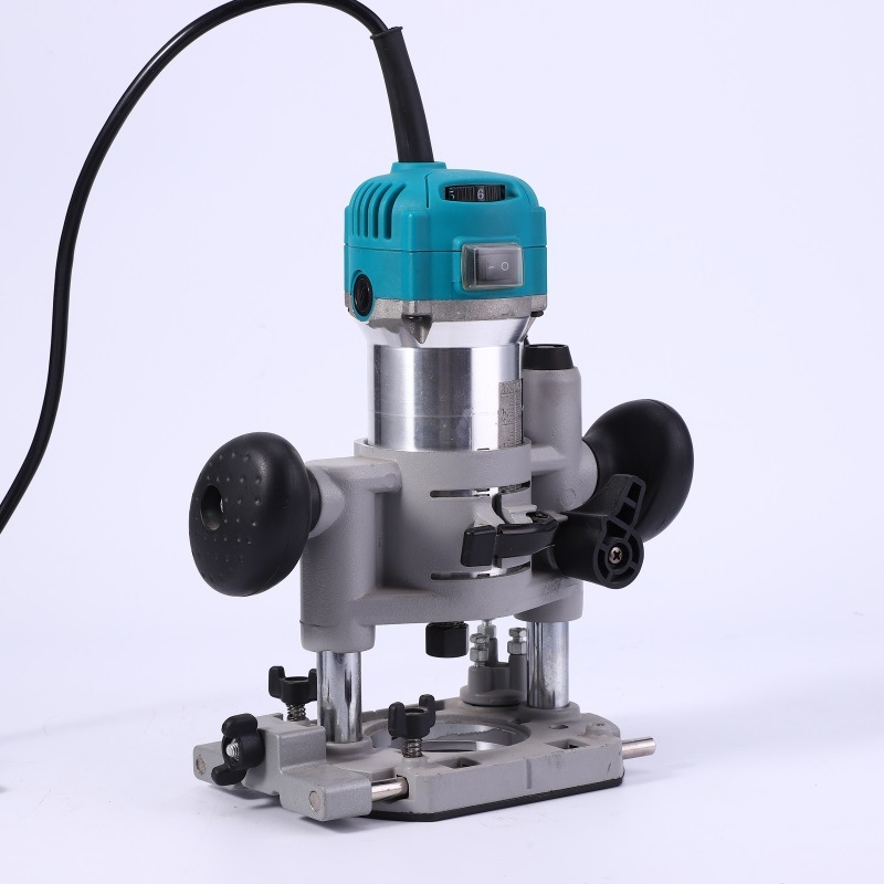 Otthoni elektromos famegmunkáló gép: él- és szélsimítás, marás, cannelás és gravírozás furatokkal — 220V hálózati ellátás, dugaszolható áramforrás, AC 50–250V / DC 50–250V