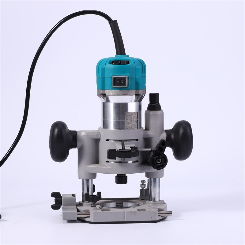 Otthoni elektromos famegmunkáló gép: él- és szélsimítás, marás, cannelás és gravírozás furatokkal — 220V hálózati ellátás, dugaszolható áramforrás, AC 50–250V / DC 50–250V