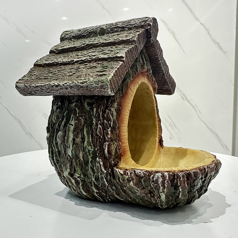 Hranilica za ptice – imitacija debla s gnijezdom, ukras od smole za vrt, crtani stil, plastika/smola, marka Craftsman and Style