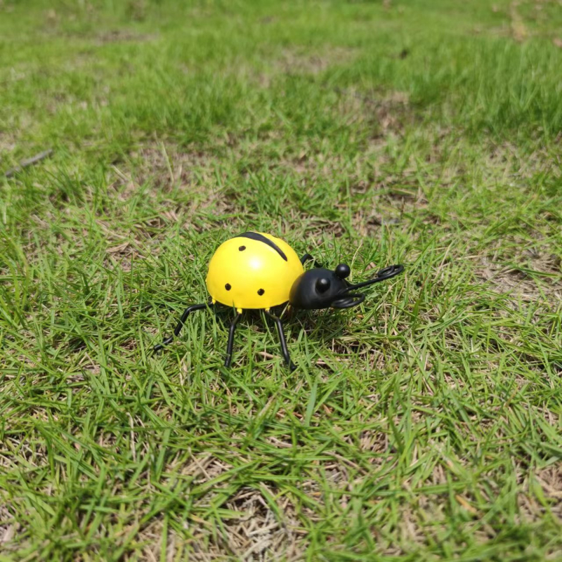 Kovani željezni ukras s motivom ladybug za dom i vrt – Hua Jie, materijal: željezo, stil: moderni minimalistizam, proces: drugi