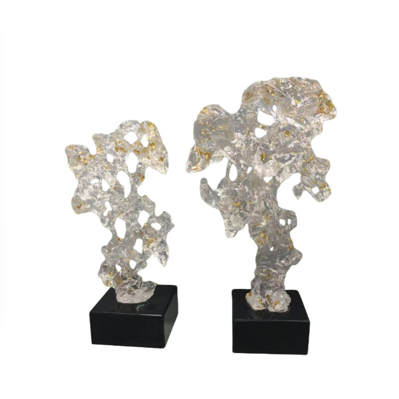 Taihu kamen ukras – prozirna smola skulptura, kineski stil (Materijal: Sintetička smola; Kategorija: Skulptura; Pakiranje: Drvena kutija)