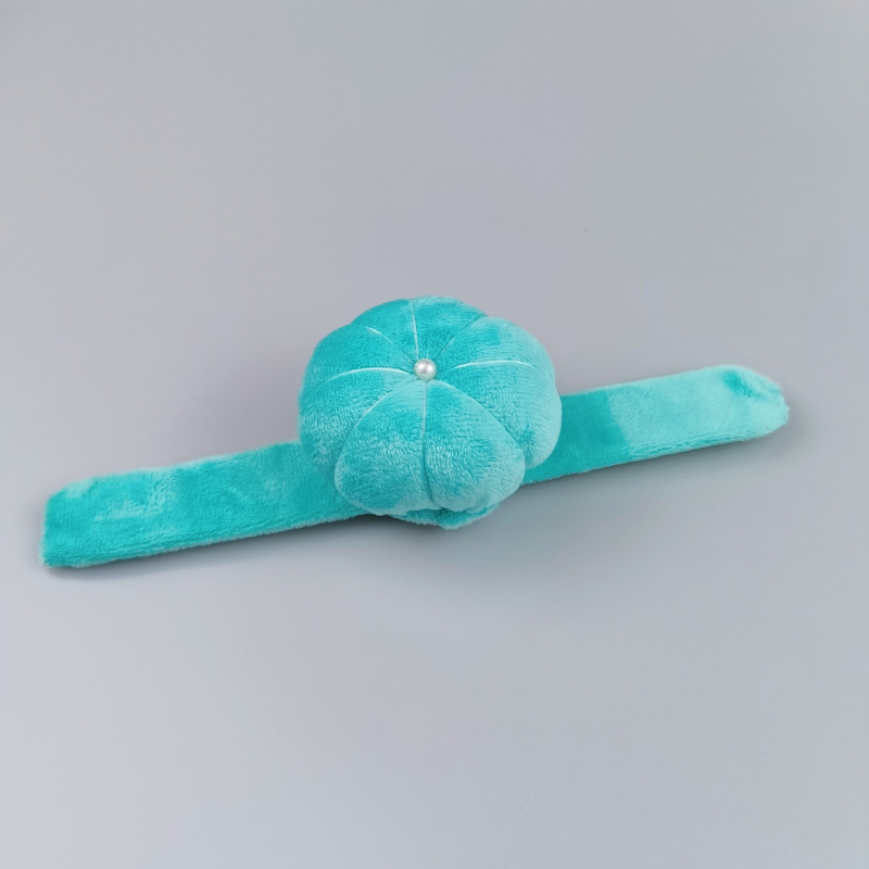 Etui za igle s podesivim kaišem za zglob, stojeći dizajn, ručno izrađeno, poliester, približno 39 g