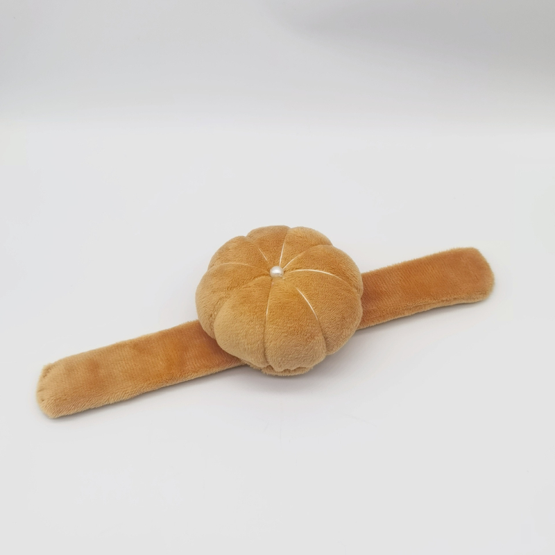 Etui za igle s podesivim kaišem za zglob, stojeći dizajn, ručno izrađeno, poliester, približno 39 g