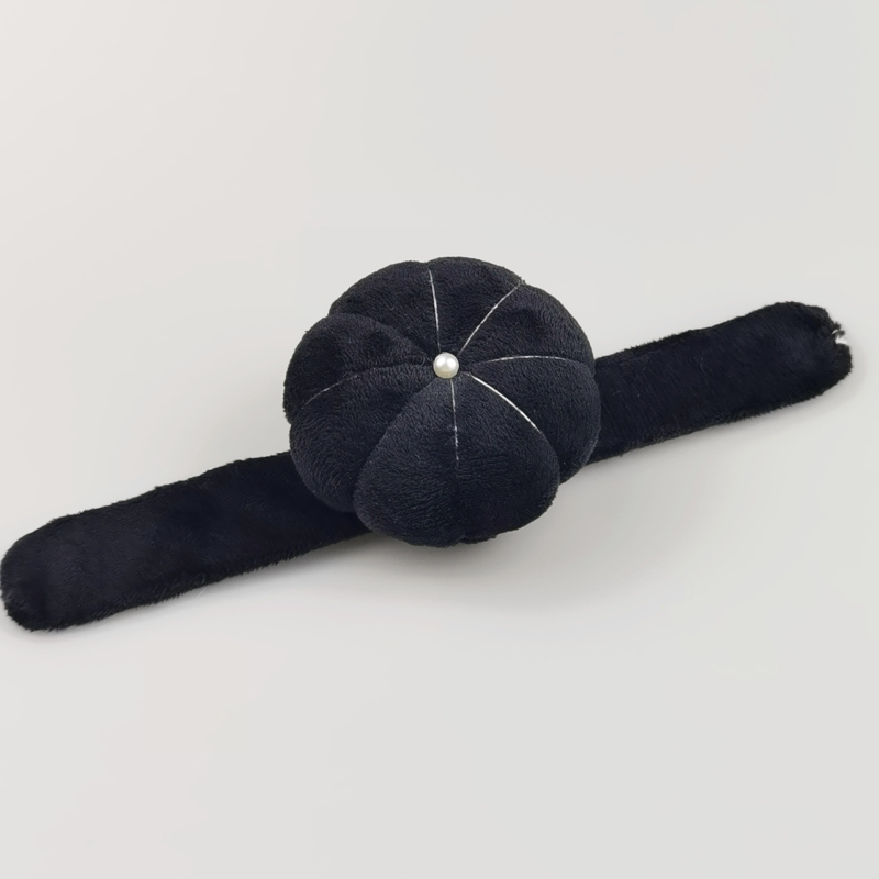 Etui za igle s podesivim kaišem za zglob, stojeći dizajn, ručno izrađeno, poliester, približno 39 g