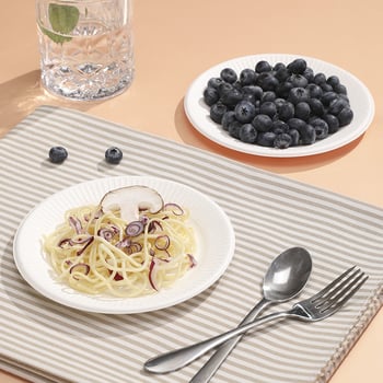 Еднократна хартиена чиния от захарна тръстина и бамбукова целулоза за домашна употреба; подходяща за барбекю и плодове (Материал: захарна тръстина + бамбукова целулоза; Употреба: домашна; Микровълнова: Не; Биоразградим: Не)