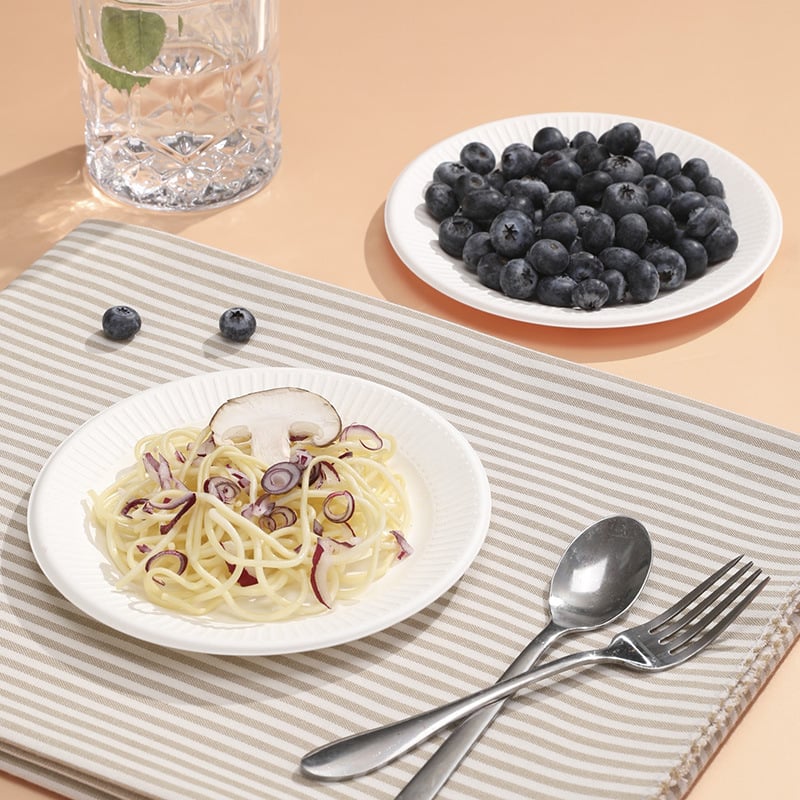 Еднократна хартиена чиния от захарна тръстина и бамбукова целулоза за домашна употреба; подходяща за барбекю и плодове (Материал: захарна тръстина + бамбукова целулоза; Употреба: домашна; Микровълнова: Не; Биоразградим: Не)